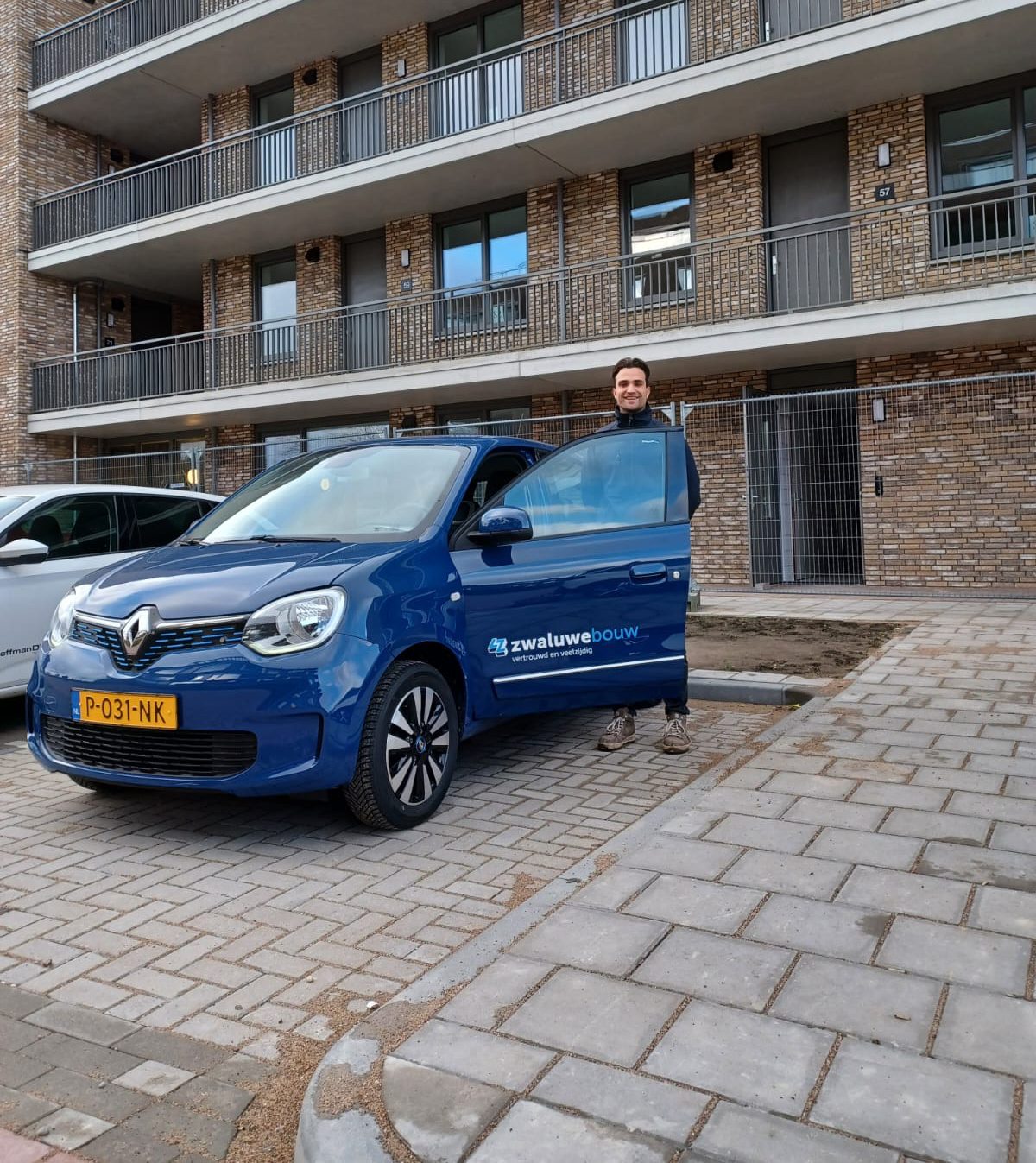 Elektrische deelauto op kantoor