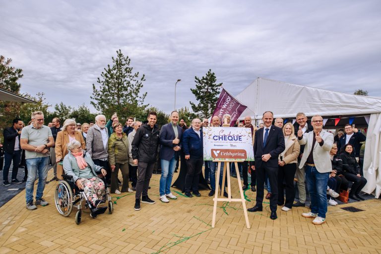Feestelijke oplevering van nieuwe wijk De Veldspring in Strijen